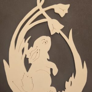 Handgesägte Holzdeko “Hase mit Blüten”