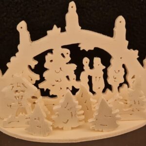 Handgesägte Miniatur-Winterlandschaft